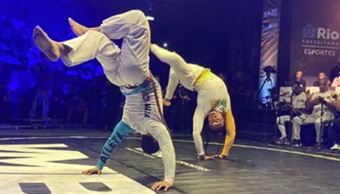 Two people doing capoeira